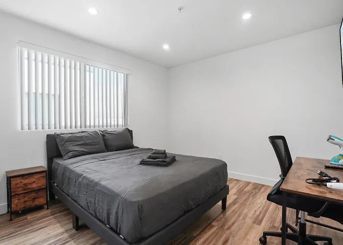 Spacious Bedroom With Shared Bathroom