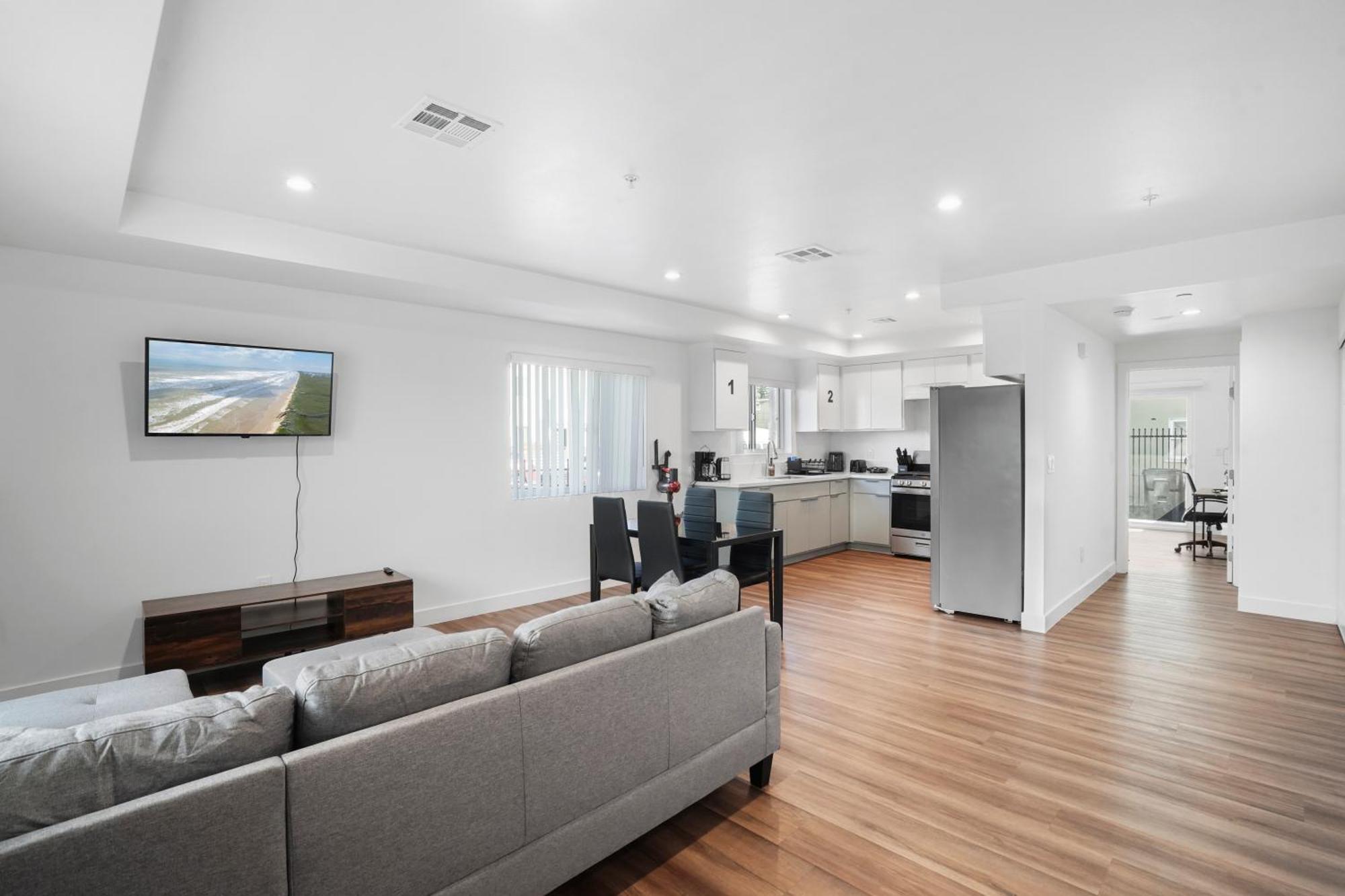 Spacious Bedroom With Shared Bathroom